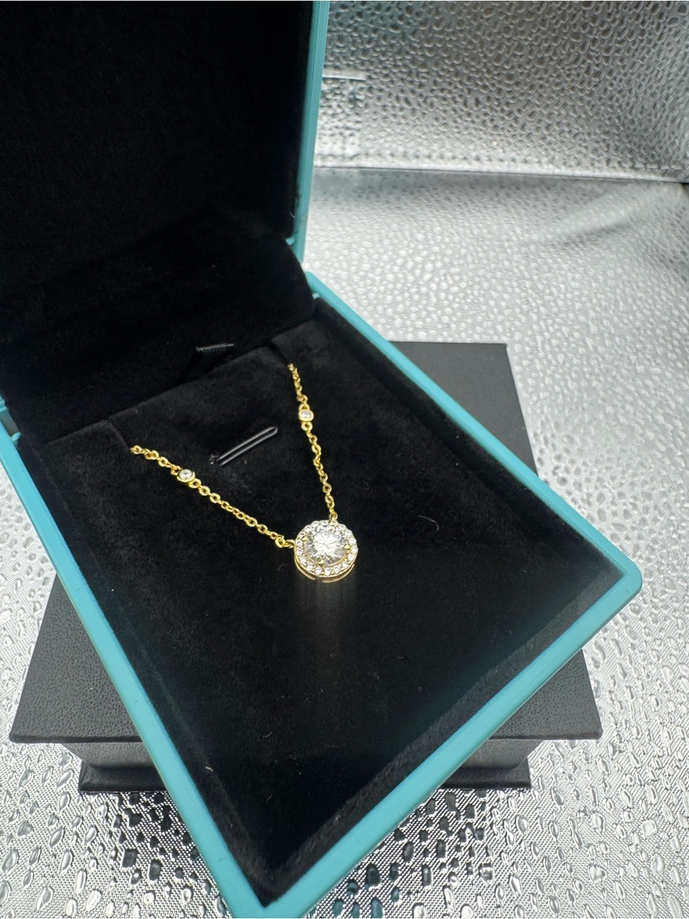 Source Unknown Gold Tone Necklace with Clear Crystal Pendant